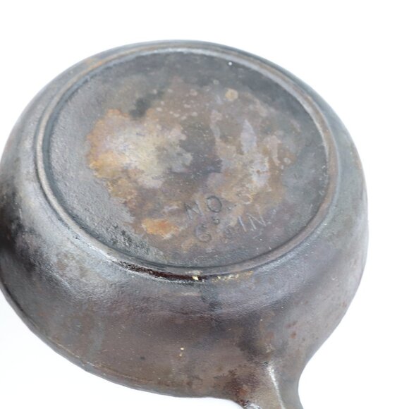 Antique Lot of 2 Unmarked Cast Iron Skillets Small Frying Pan Smoke Rings - Picture 7 of 11